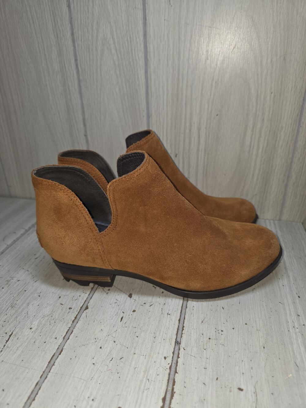 SOREL Lolla II Cutout Iced Tea Suede Waterproof Booties Womens Size 8.5 Comfort
